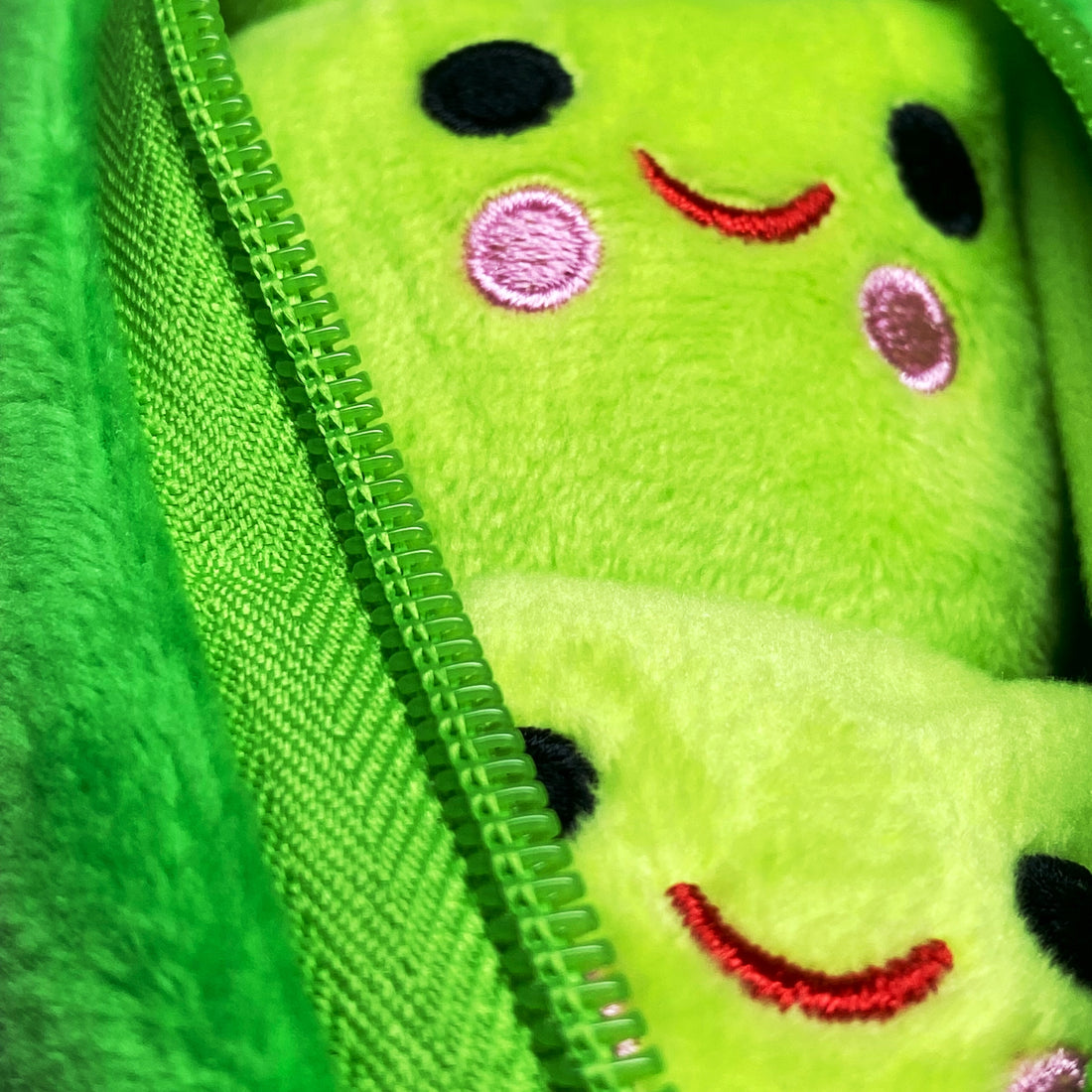 PEA POD BESTIES PLUSHIE